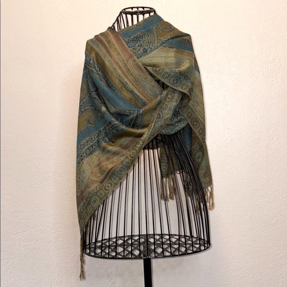 Elegant Multicolor Paisley Shawl